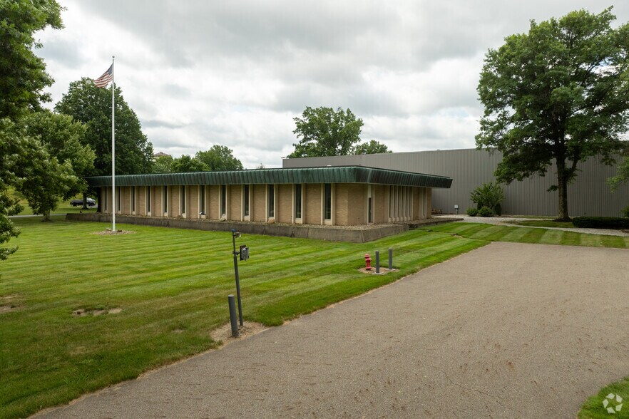 150 Loomis Pky, Ravenna, OH for lease - Primary Photo - Image 1 of 11