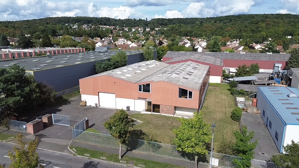 Flex dans Andilly à louer - Photo du bâtiment - Image 2 de 4