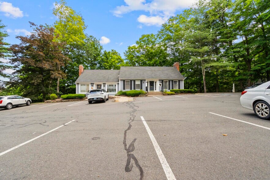 45 W Main St, Avon, CT à vendre - Photo du bâtiment - Image 3 de 20