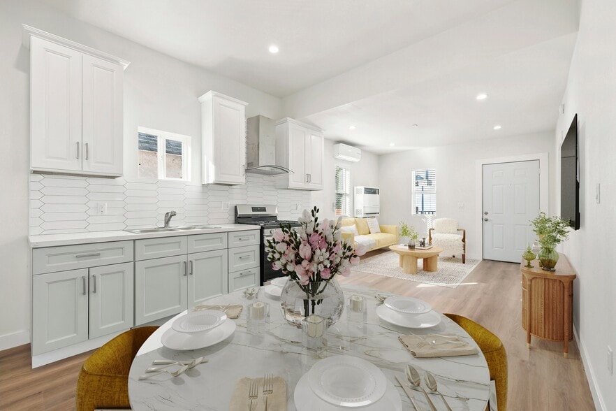 1038 E 53rd St, Los Angeles, CA for sale - Interior Photo - Image 3 of 15