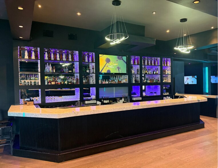 12215 Ventura Blvd, Studio City, CA à louer - Photo du bâtiment - Image 2 de 11