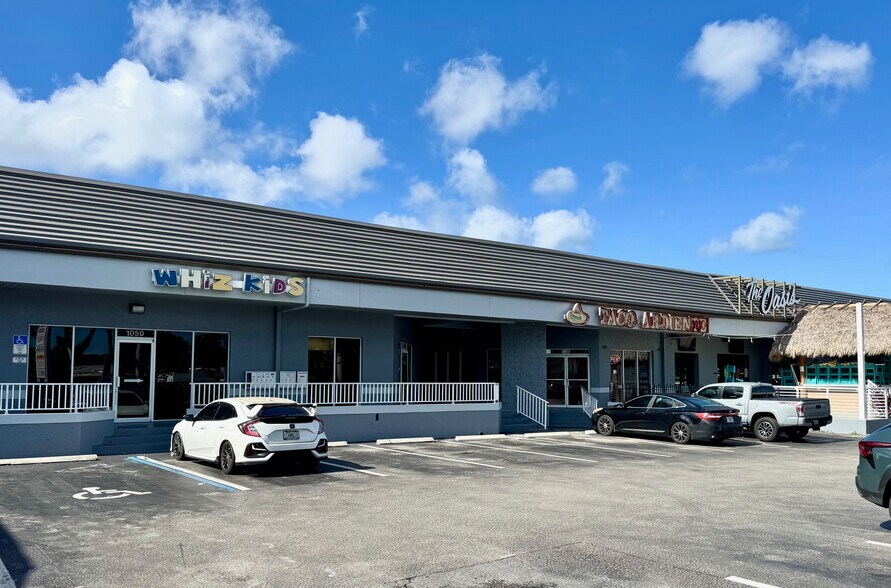 1024-1064 Pine Ridge Rd, Naples, FL à louer - Photo du bâtiment - Image 3 de 8
