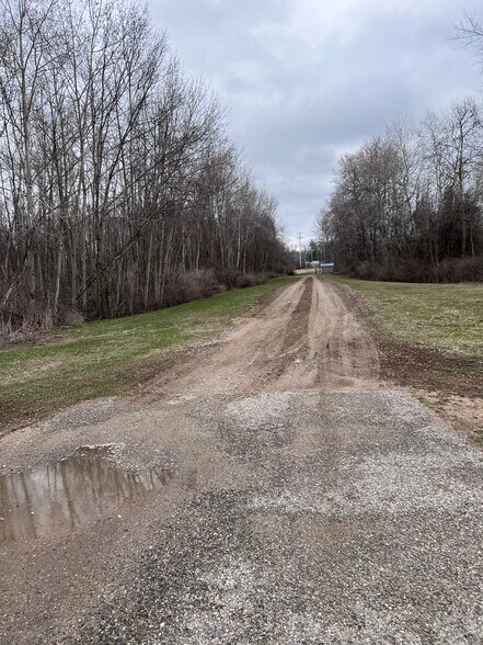 5239 N Coleman Rd, Coleman, MI à vendre - Photo du bâtiment - Image 3 de 3