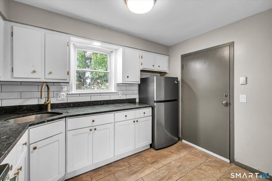 40 Briarwood Ln, Branford, CT à vendre - Photo du bâtiment - Image 3 de 36