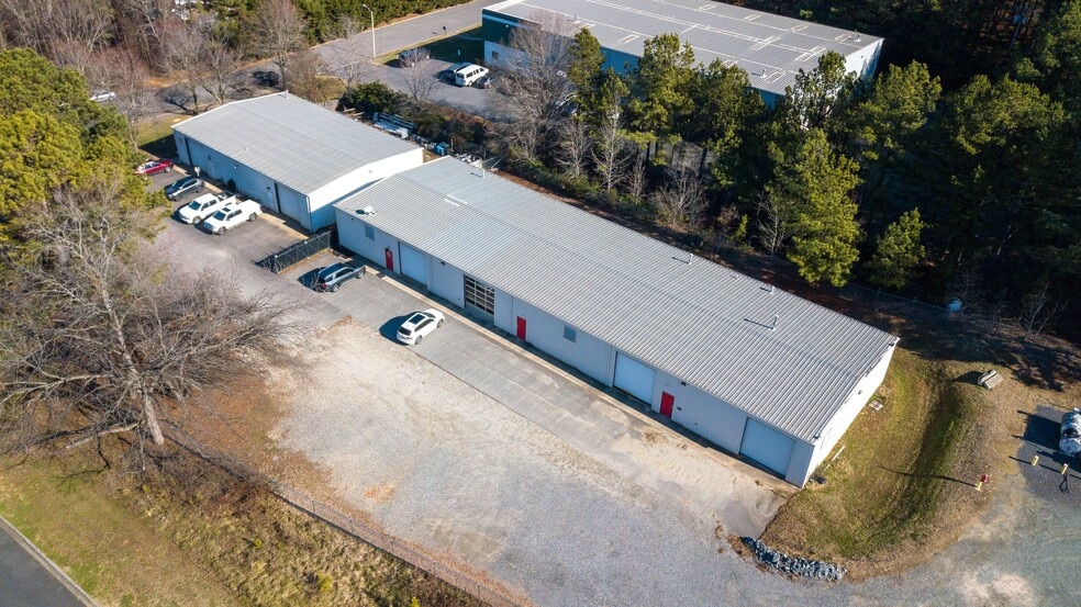 105 Parr Dr, Huntersville, NC for lease - Building Photo - Image 2 of 3