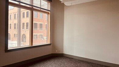 1018 MacLeod Trail SE, Calgary, AB for lease Interior Photo- Image 2 of 3