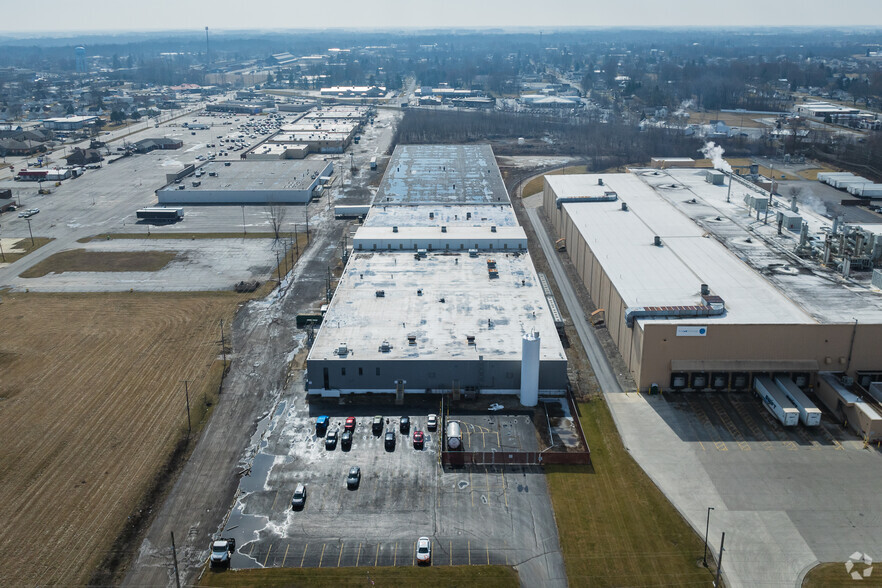 2101 Cedar St, Fremont, OH for lease - Primary Photo - Image 1 of 7