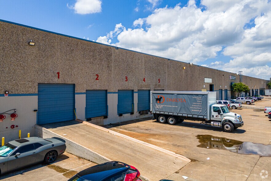 601-611 W Mockingbird Ln, Dallas, TX for lease - Building Photo - Image 3 of 5