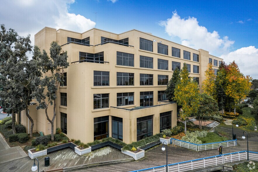 1080 Marina Village Pky, Alameda, CA à vendre - Photo du bâtiment - Image 2 de 6
