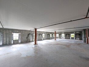 1960 Pointe West Dr, Vero Beach, FL for lease Interior Photo- Image 2 of 2