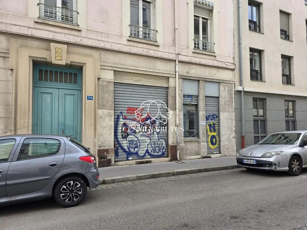Retail in Lyon for lease Building Photo- Image 1 of 10
