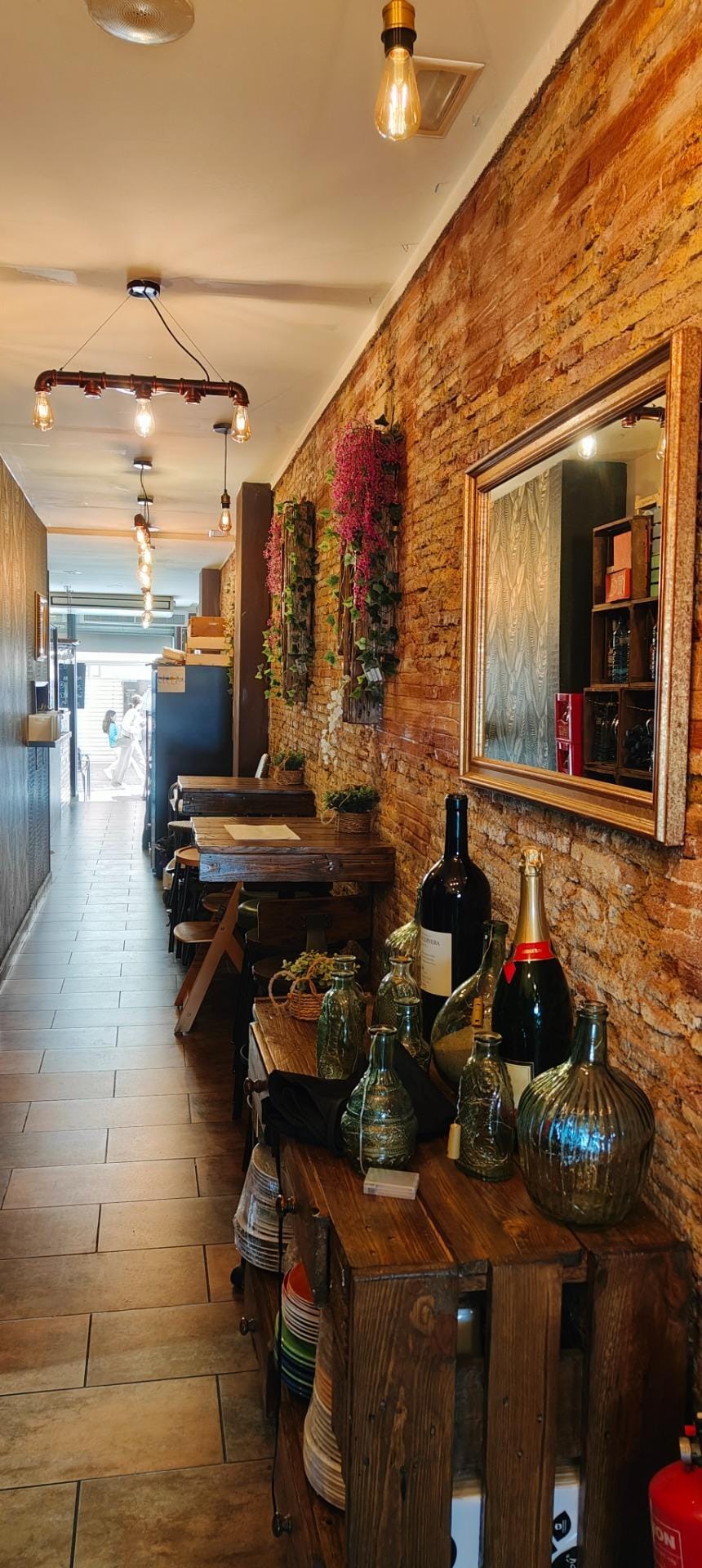 Retail in Roses, Gerona for lease Interior Photo- Image 1 of 18