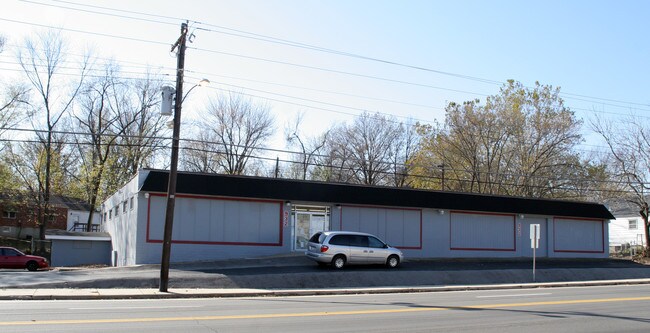 Plus de détails pour 932 Airport Rd, Ferguson, MO - Commerce de détail à vendre