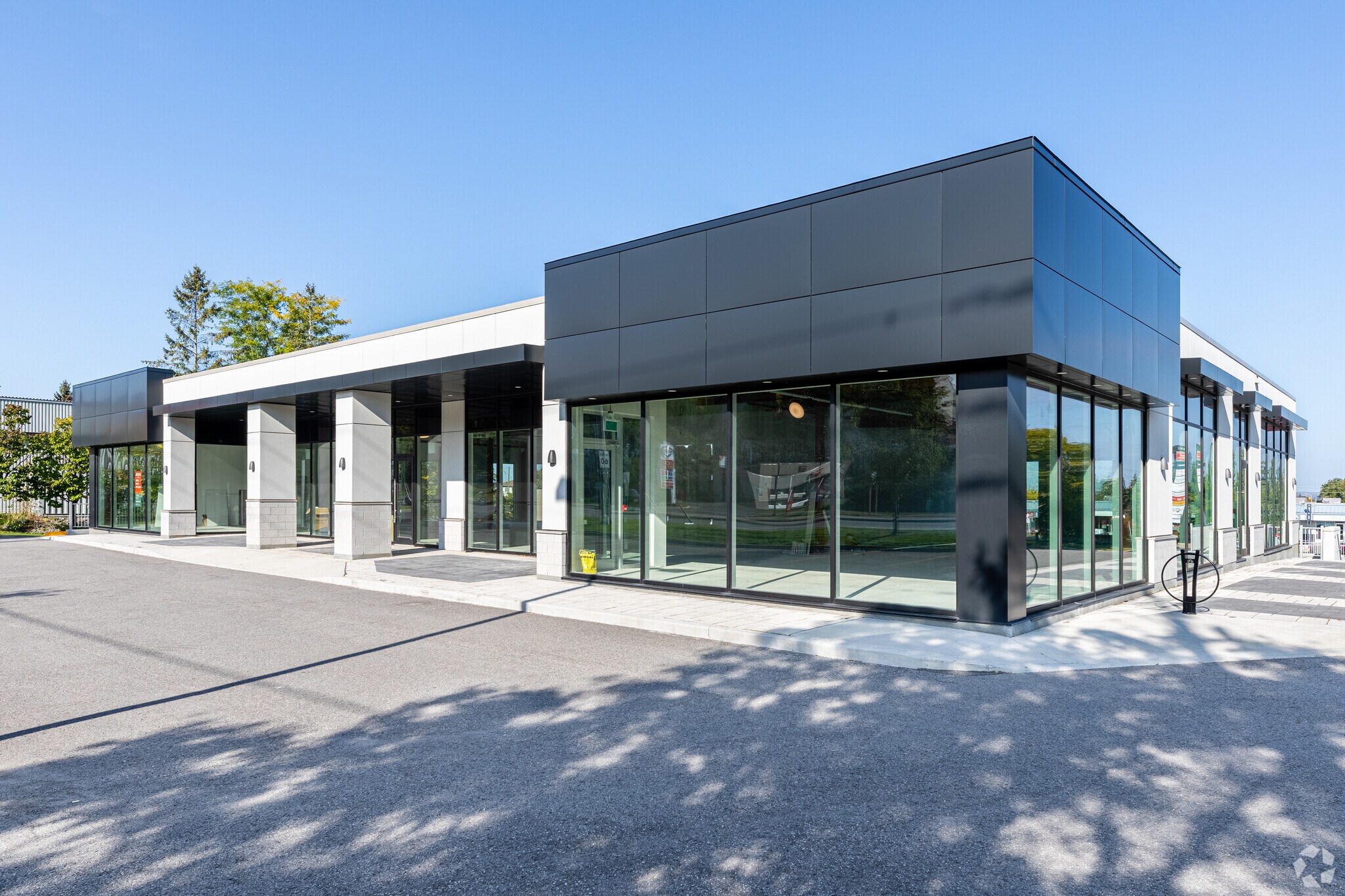 5925-5929 Jeanne D'Arc Blvd, Ottawa, ON à vendre Photo principale- Image 1 de 1