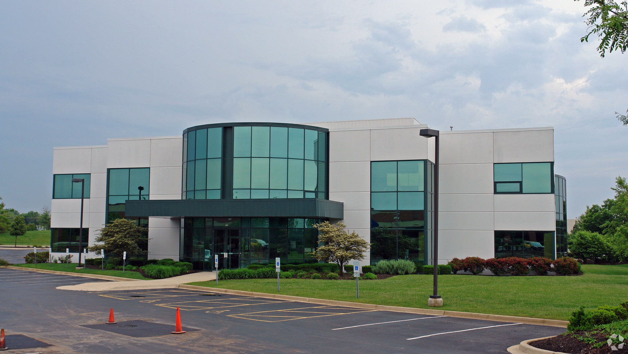 7020 High Grove Blvd, Burr Ridge, IL for lease Building Photo- Image 1 of 9