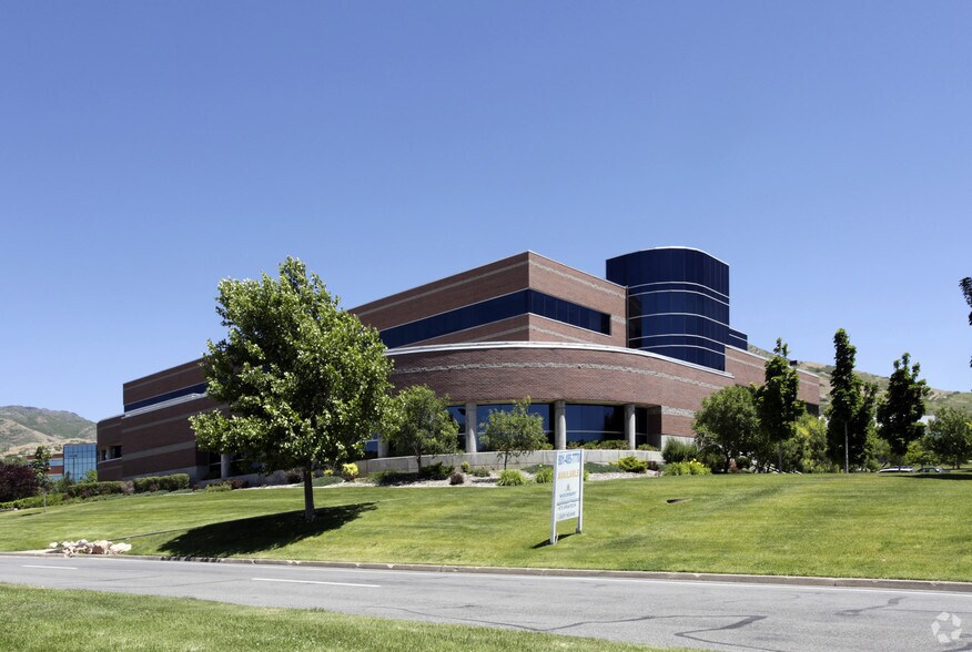 675 S Arapeen Dr, Salt Lake City, UT for lease - Building Photo - Image 2 of 7