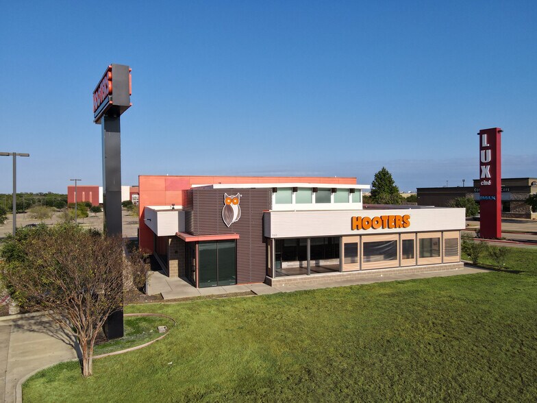 960 N Earl Rudder Fwy, Bryan, TX for sale - Building Photo - Image 1 of 10