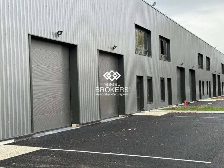 Flex dans Bourgoin-Jallieu à louer - Photo du bâtiment - Image 3 de 17