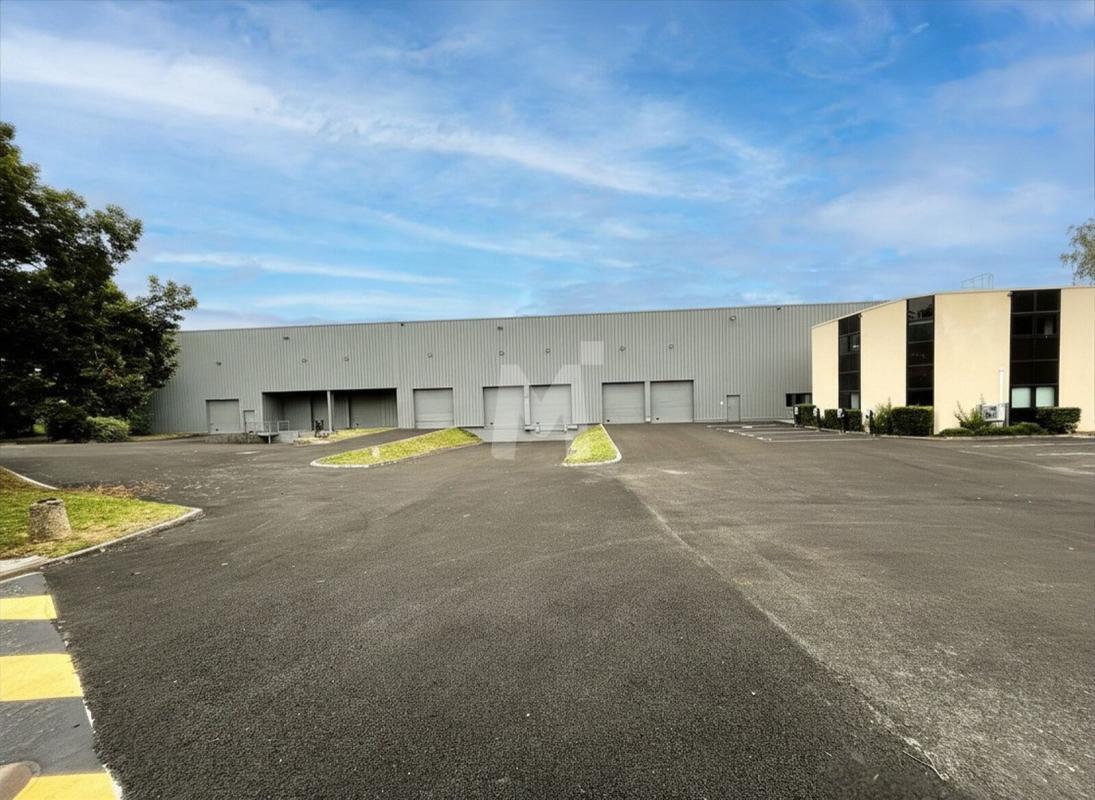 Industrial in Lisses for lease Building Photo- Image 1 of 13