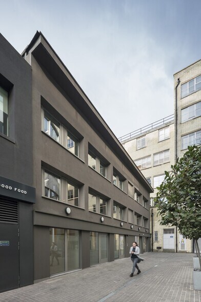 10 Rathbone Pl, Londres à louer - Photo du bâtiment - Image 2 de 15