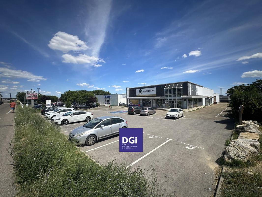 30 Rue Du Pied Ferme, Nîmes for lease Building Photo- Image 1 of 8