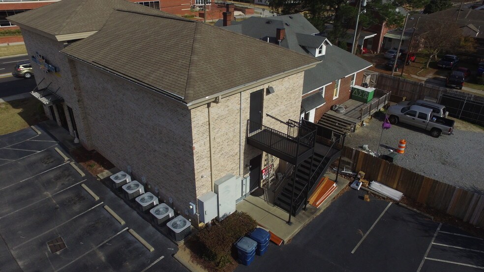 506 E 10th St, Greenville, NC à louer - Photo du bâtiment - Image 2 de 9