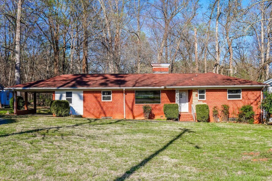 4924 Freedom Dr, Charlotte, NC à vendre - Photo du bâtiment - Image 2 de 36