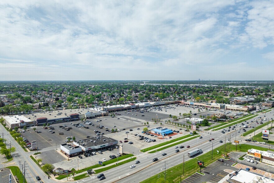 950 Winston Plz, Melrose Park, IL à louer - Photo du bâtiment - Image 3 de 9