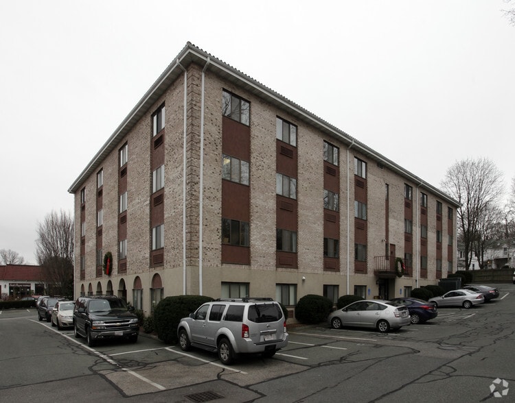 148 Linden St, Wellesley, MA for lease - Building Photo - Image 2 of 10