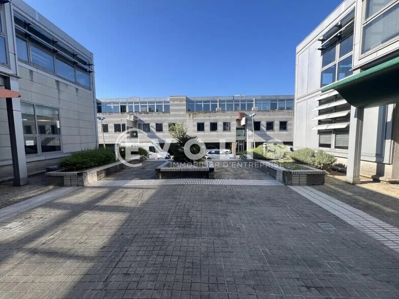 Flex dans Sucy-en-Brie à louer - Photo du bâtiment - Image 2 de 19