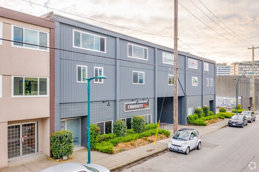 270-282 E 1st Ave, Vancouver, BC à louer - Photo du bâtiment - Image 2 de 4