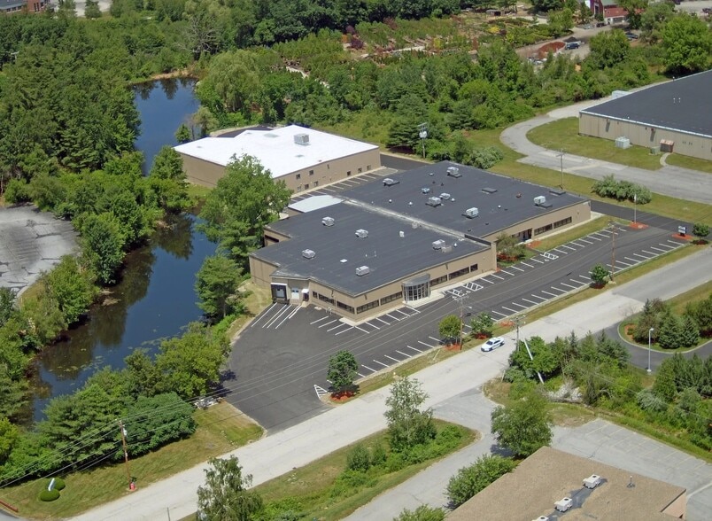 11 Executive Dr, Hudson, NH à louer - Photo du bâtiment - Image 1 de 3