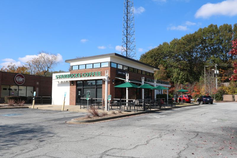 1378-1380 W Wade Hampton Blvd, Greer, SC à vendre - Photo du bâtiment - Image 2 de 3