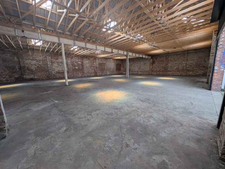 Commercial Rd, South Shields for lease - Interior Photo - Image 2 of 10