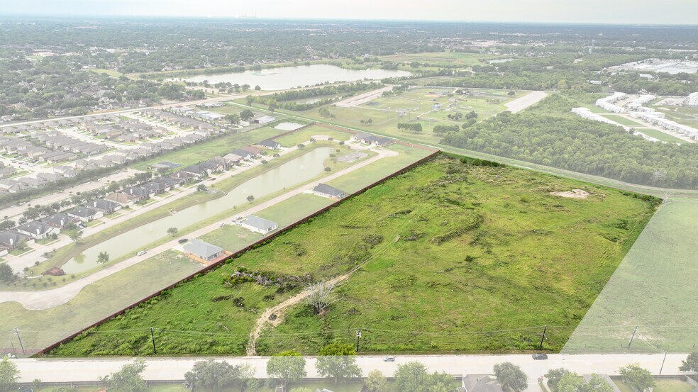 1950 Staffordshire, Missouri City, TX à vendre - Photo du bâtiment - Image 3 de 15