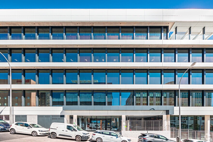 Calle Valentín Beato, 21, Madrid, Madrid for lease - Building Photo - Image 2 of 4