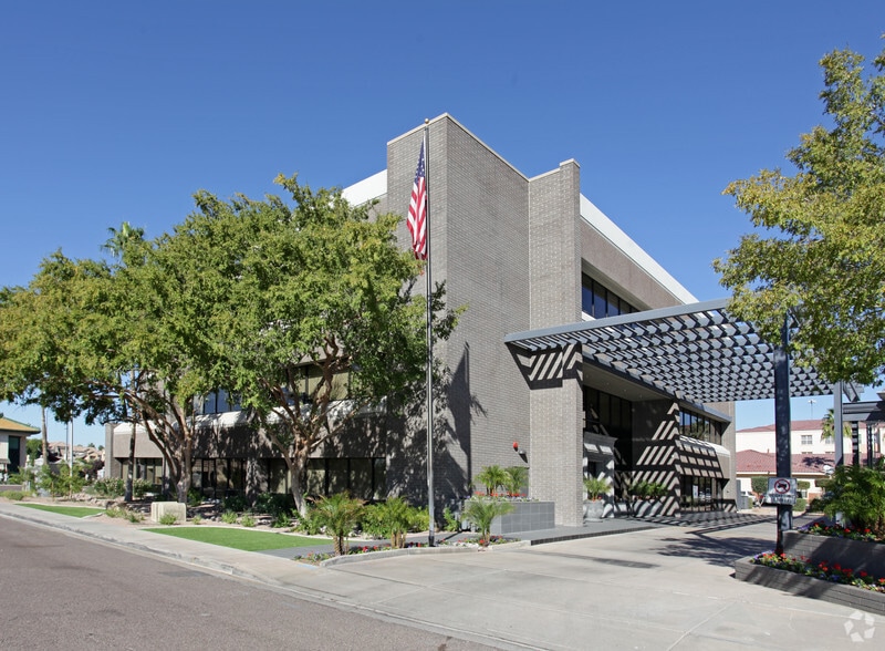 701 N 44th St, Phoenix, AZ for lease - Primary Photo - Image 1 of 6