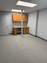 12660 W North Ave, Brookfield, WI à louer Photo intérieure- Image 1 de 3