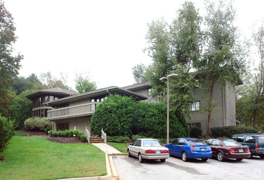 918 S Pleasantburg Dr, Greenville, SC à louer - Photo du bâtiment - Image 2 de 18