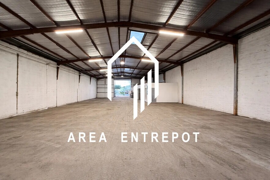 Industrial in Vitrolles for lease - Interior Photo - Image 1 of 7