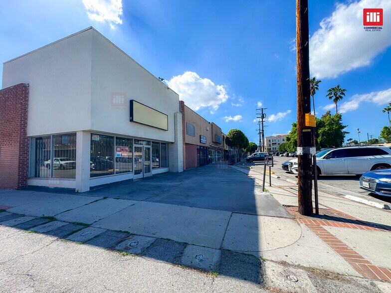 18353 Sherman Way, Reseda, CA à louer - Photo du bâtiment - Image 3 de 9