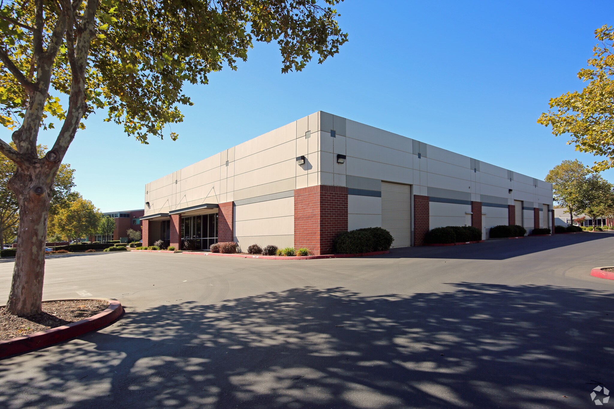 1009 Enterprise Way, Roseville, CA à louer Photo du bâtiment- Image 1 de 2