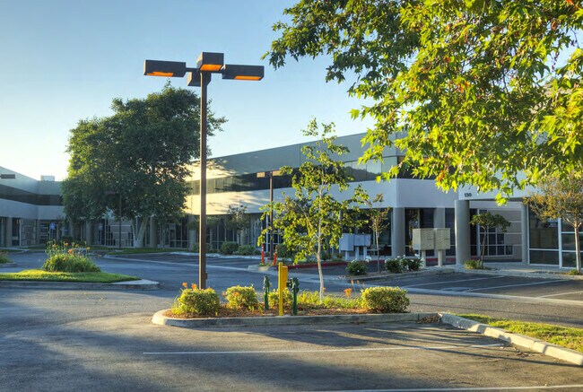 Plus de détails pour 27576 Commerce Center Dr, Temecula, CA - Bureau, Industriel à louer