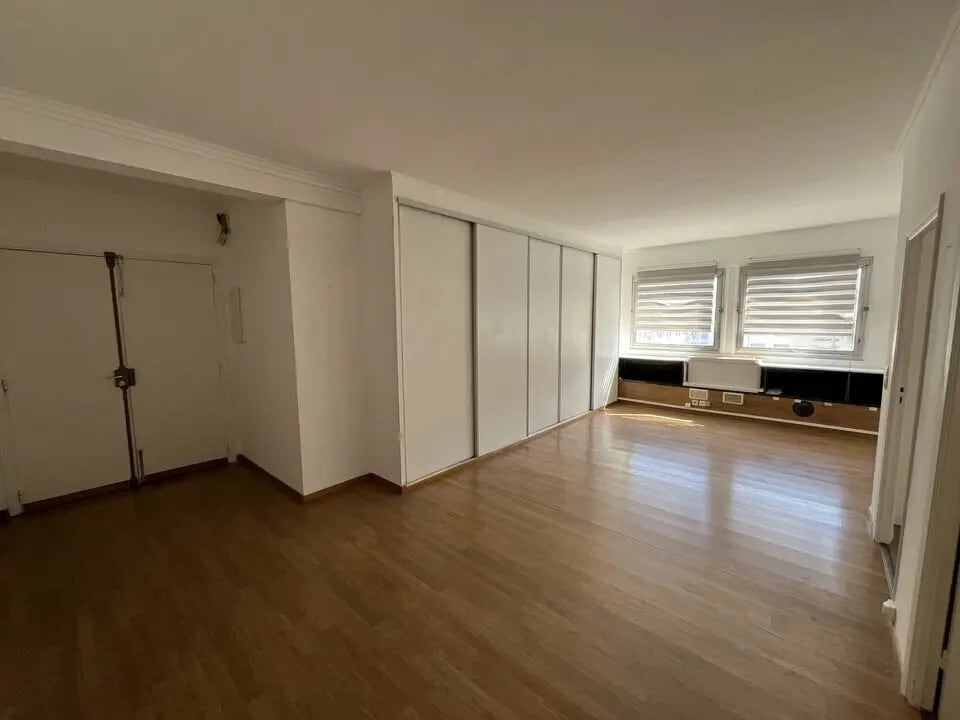 Office in Nice for lease Interior Photo- Image 1 of 5