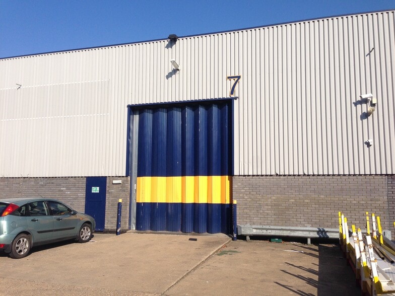 1-8 Dawson Rd, Milton Keynes for lease - Building Photo - Image 2 of 6