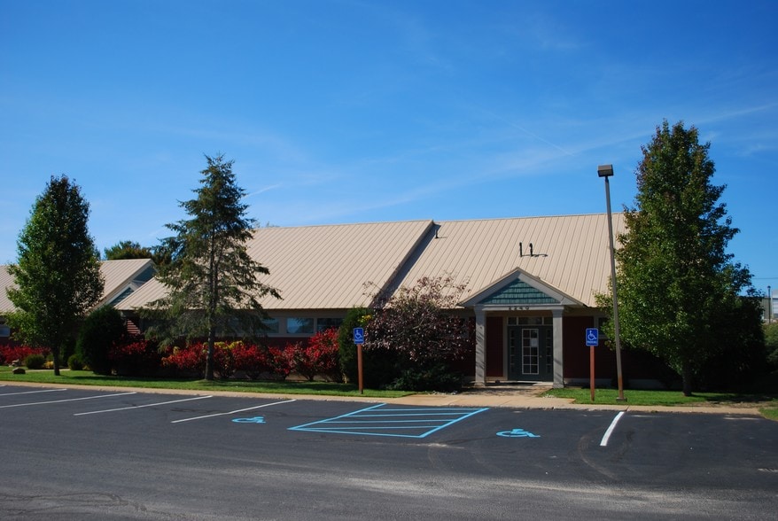 2240 Mitchell Park Dr, Petoskey, MI for sale - Building Photo - Image 2 of 3