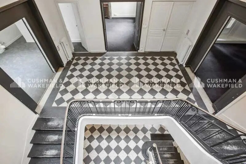 12 Square Pétrarque, Paris for lease Interior Photo- Image 1 of 16