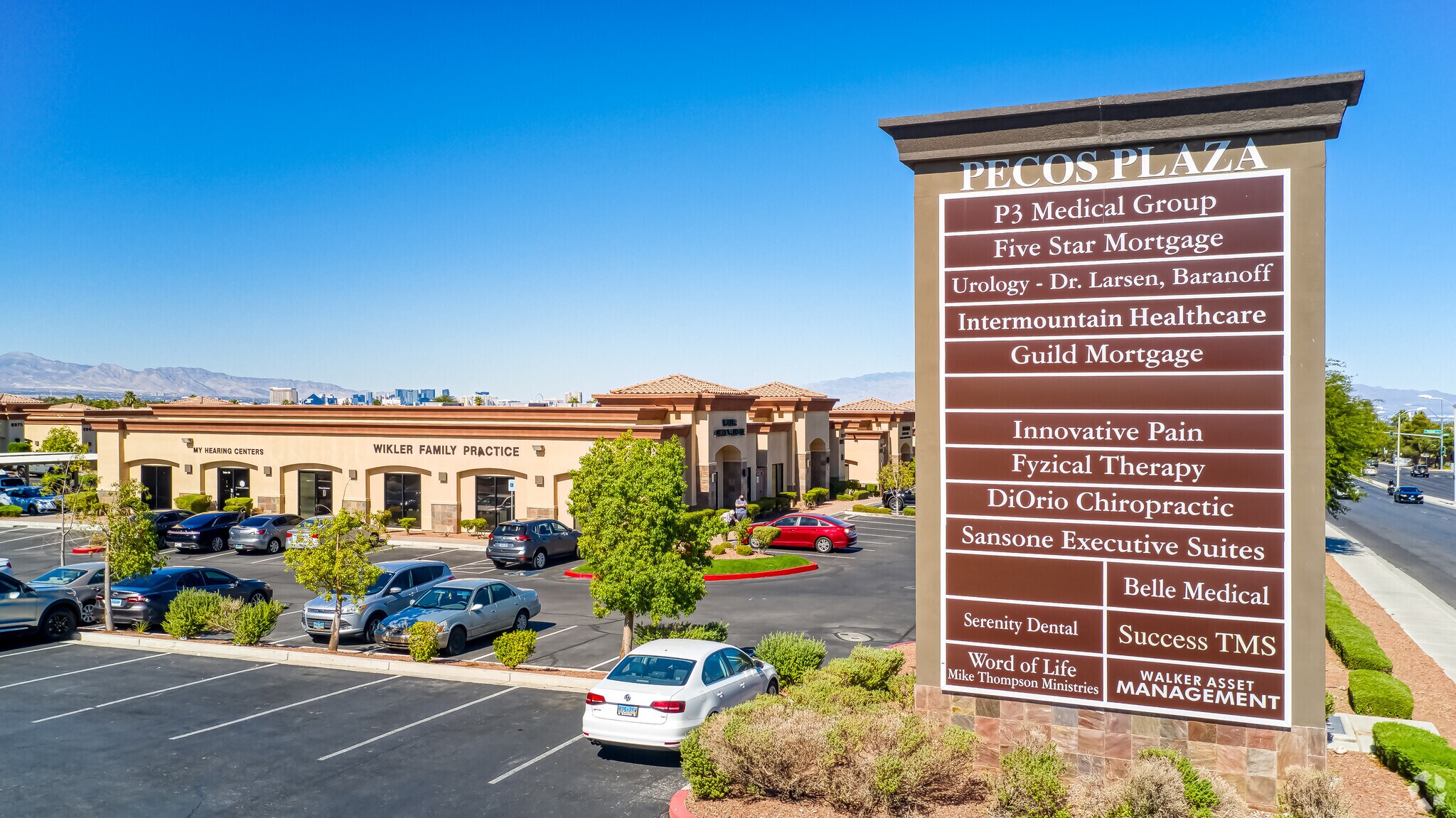 9017 S Pecos Rd, Henderson, NV à louer Photo du bâtiment- Image 1 de 10