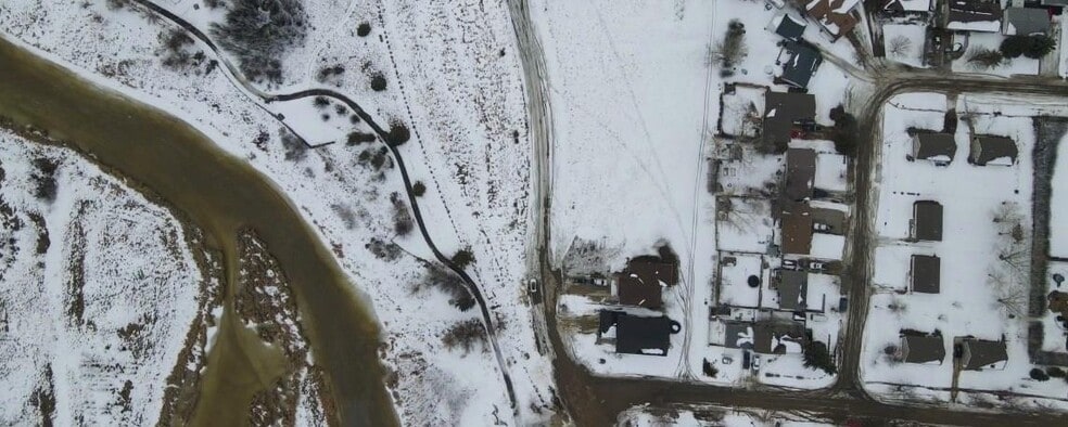 37 Confederation Dr, Weyburn, SK à vendre - Aérien - Image 3 de 4