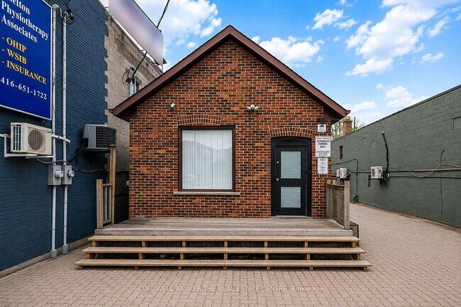 Plus de détails pour 2236 Eglinton Ave, Toronto, ON - Bureau/Commerce de détail à louer